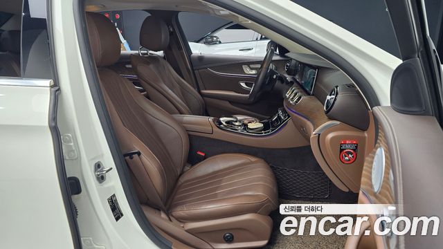 Mercedes-Benz E-Class 2019 — photo 10