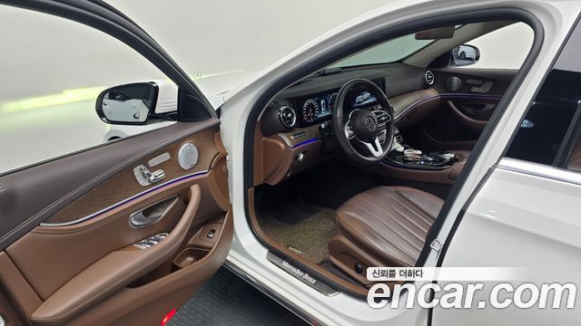 Mercedes-Benz E-Class 2019 — photo 11