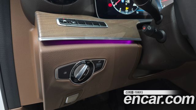Mercedes-Benz E-Class 2019 — photo 14