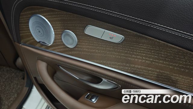 Mercedes-Benz E-Class 2019 — photo 20