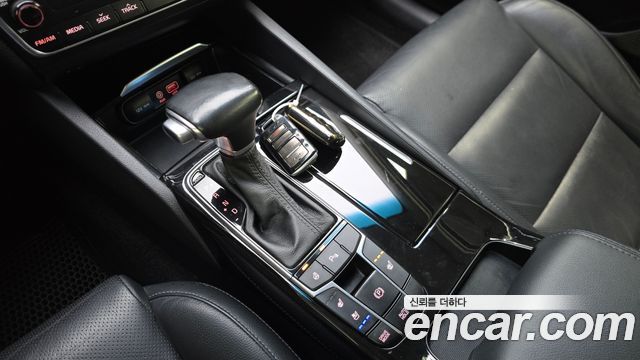 Kia K7 2016 — photo 9
