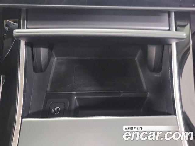 Land Rover Range Rover Velar 2025 — photo 9