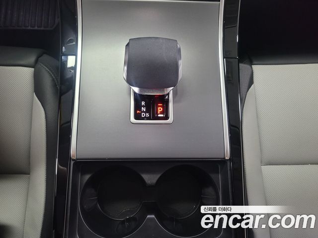 Land Rover Range Rover Velar 2025 — photo 10