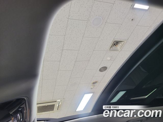 Land Rover Range Rover Velar 2025 — photo 12