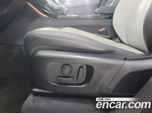 Land Rover Range Rover Velar 2025 — photo 13