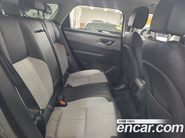 Land Rover Range Rover Velar 2025 — photo 16