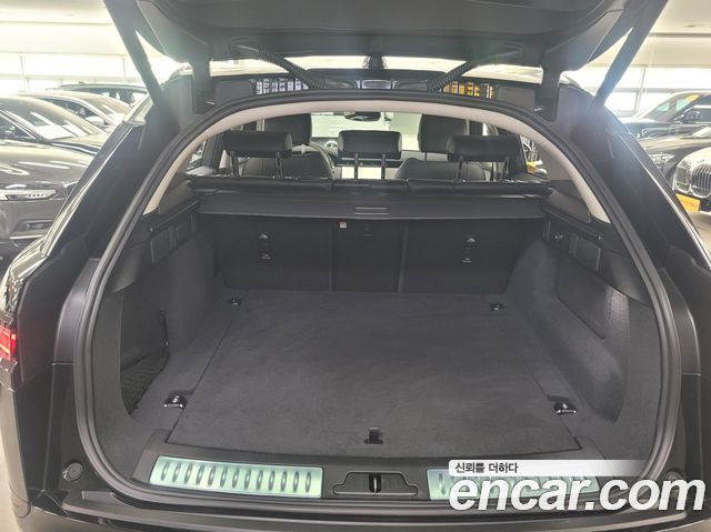 Land Rover Range Rover Velar 2025 — photo 17