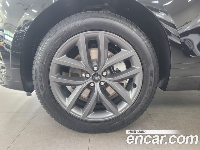 Land Rover Range Rover Velar 2025 — photo 18