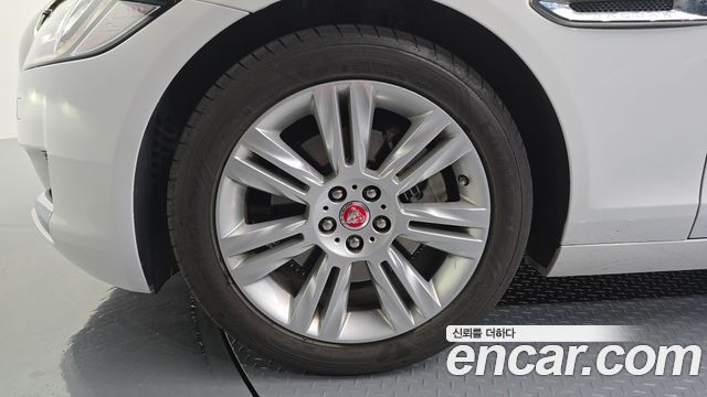 Jaguar XF 2020 — photo 5