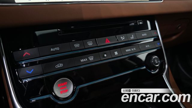 Jaguar XF 2020 — photo 24