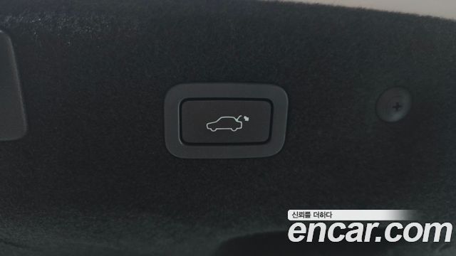 Jaguar XF 2020 — photo 26