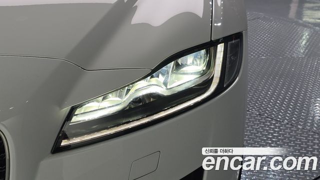 Jaguar XF 2020 — photo 8