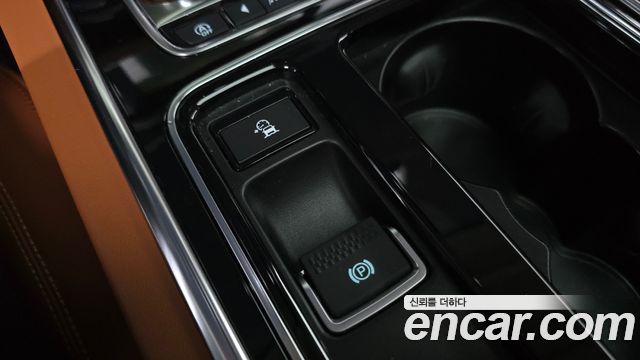 Jaguar XF 2020 — photo 27