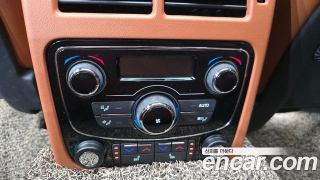 Jaguar XF 2020 — photo 28
