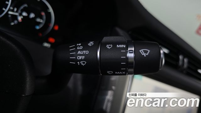 Jaguar XF 2020 — photo 30
