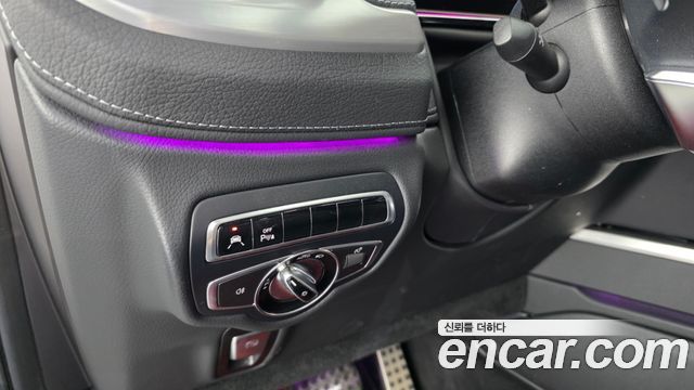 Mercedes-Benz G-Class 2022 — photo 17