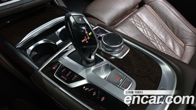 BMW 7-Series 2016 — photo 9