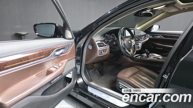 BMW 7-Series 2016 — photo 10