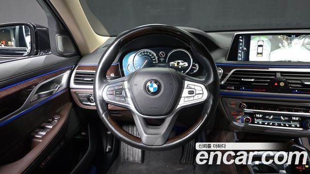 BMW 7-Series 2016 — photo 13