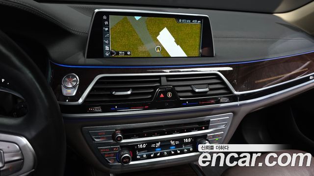 BMW 7-Series 2016 — photo 14