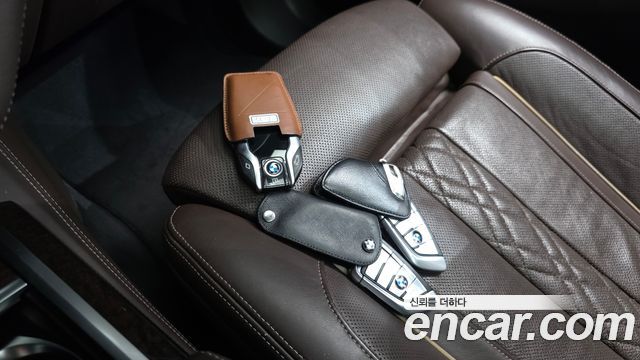 BMW 7-Series 2016 — photo 16