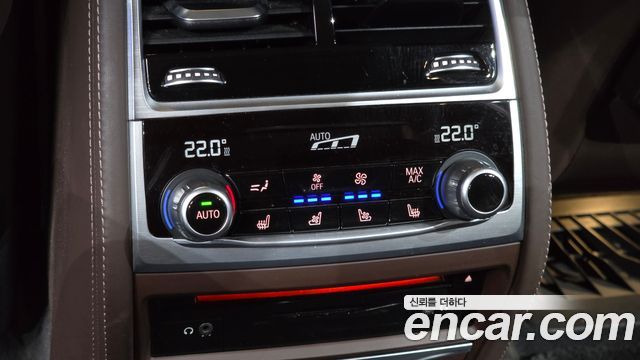 BMW 7-Series 2016 — photo 18