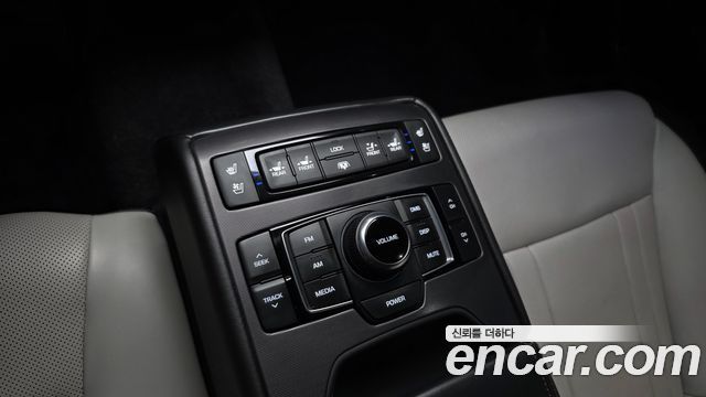 Genesis G80 2019 — photo 28