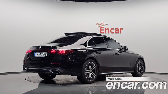 Mercedes-Benz E-Class 2026 — photo 2