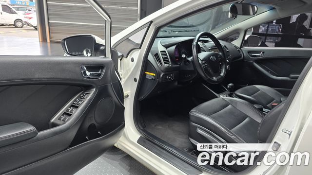 Kia K3 2015 — photo 10