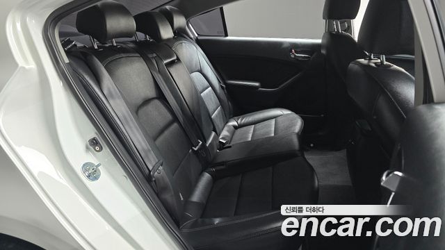 Kia K3 2015 — photo 11