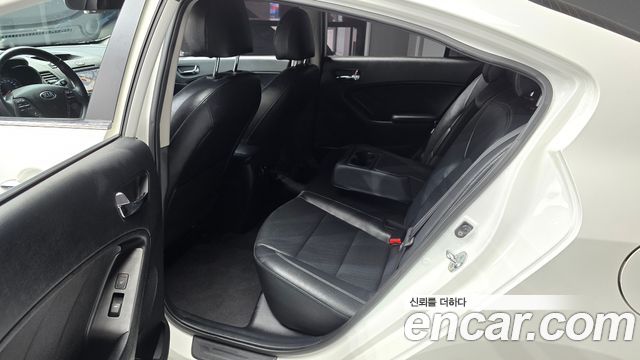 Kia K3 2015 — photo 12
