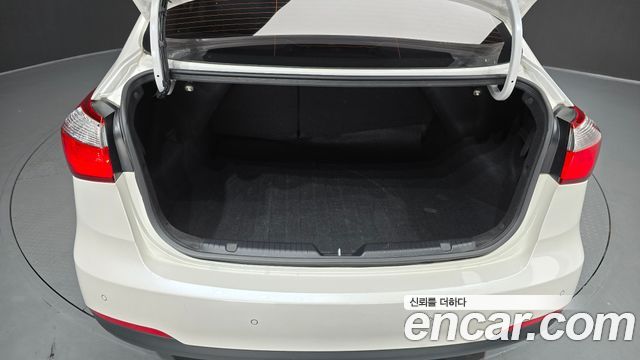 Kia K3 2015 — photo 20