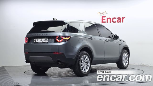 Land Rover Discovery Sport 2017 — photo 2