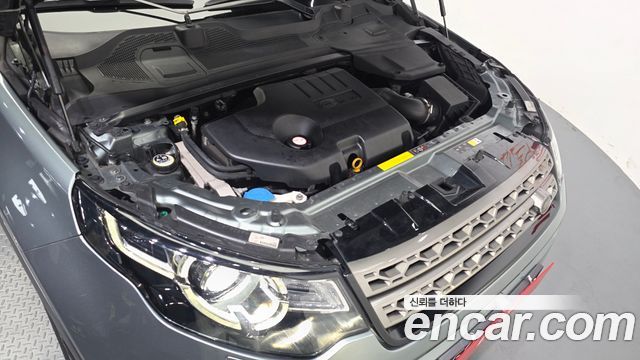 Land Rover Discovery Sport 2017 — photo 6