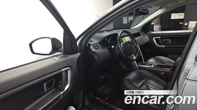 Land Rover Discovery Sport 2017 — photo 10