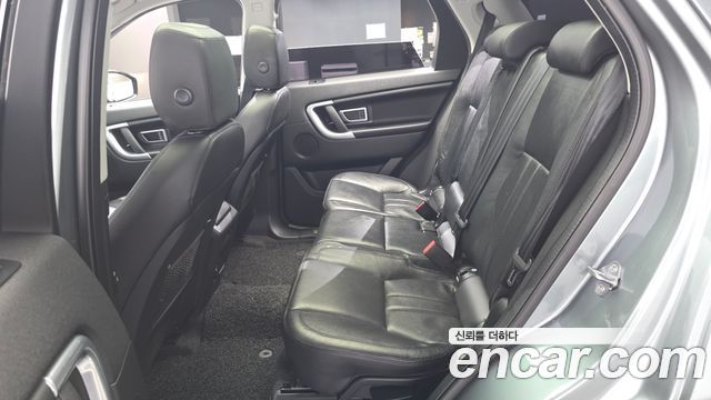 Land Rover Discovery Sport 2017 — photo 11