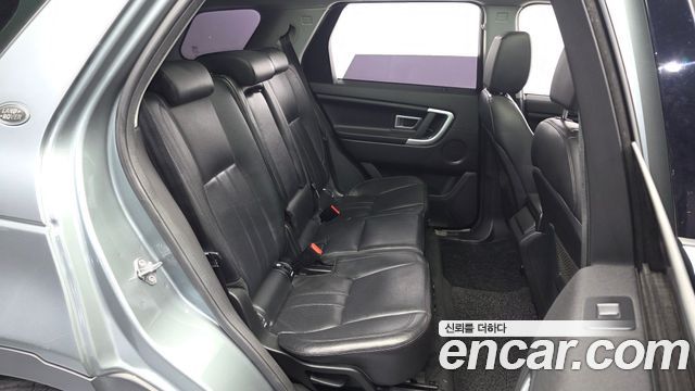 Land Rover Discovery Sport 2017 — photo 12