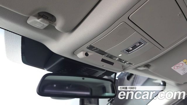 Land Rover Discovery Sport 2017 — photo 17