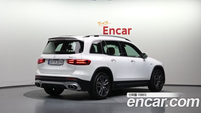 Mercedes-Benz GLB-Class 2025 — photo 2