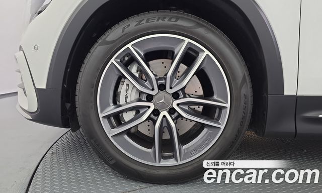 Mercedes-Benz GLB-Class 2025 — photo 5