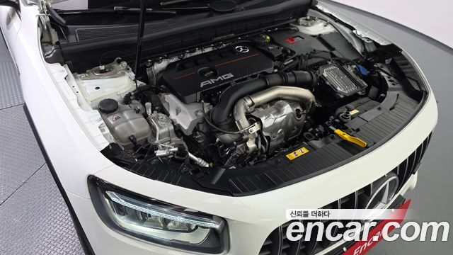 Mercedes-Benz GLB-Class 2025 — photo 6