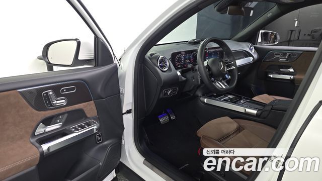 Mercedes-Benz GLB-Class 2025 — photo 10