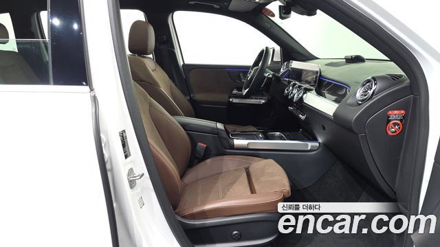 Mercedes-Benz GLB-Class 2025 — photo 11