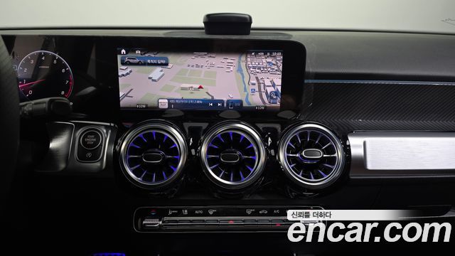 Mercedes-Benz GLB-Class 2025 — photo 14