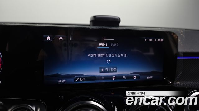 Mercedes-Benz GLB-Class 2025 — photo 18