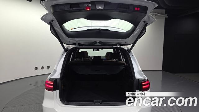Mercedes-Benz GLB-Class 2025 — photo 20