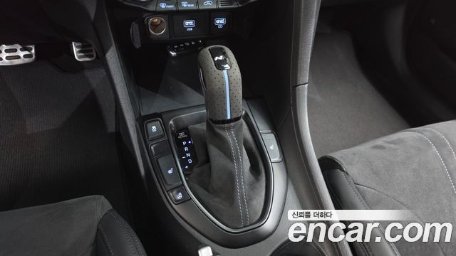 Hyundai Veloster 2021 — photo 12