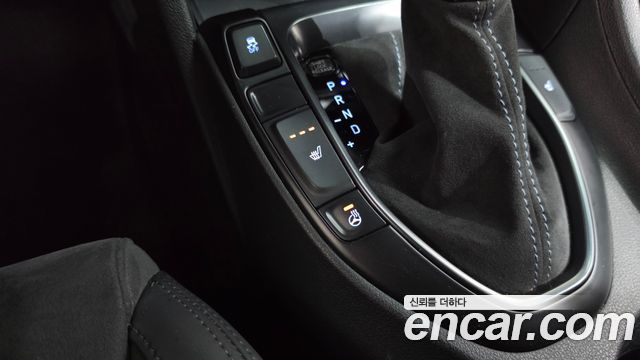 Hyundai Veloster 2021 — photo 24