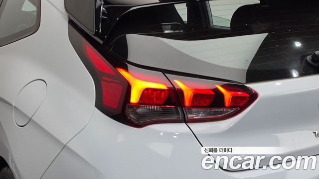 Hyundai Veloster 2021 — photo 9