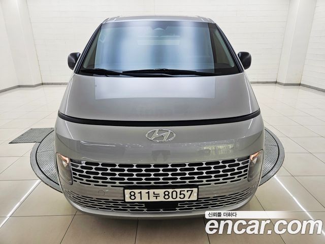 Hyundai Staria 2023 — photo 1